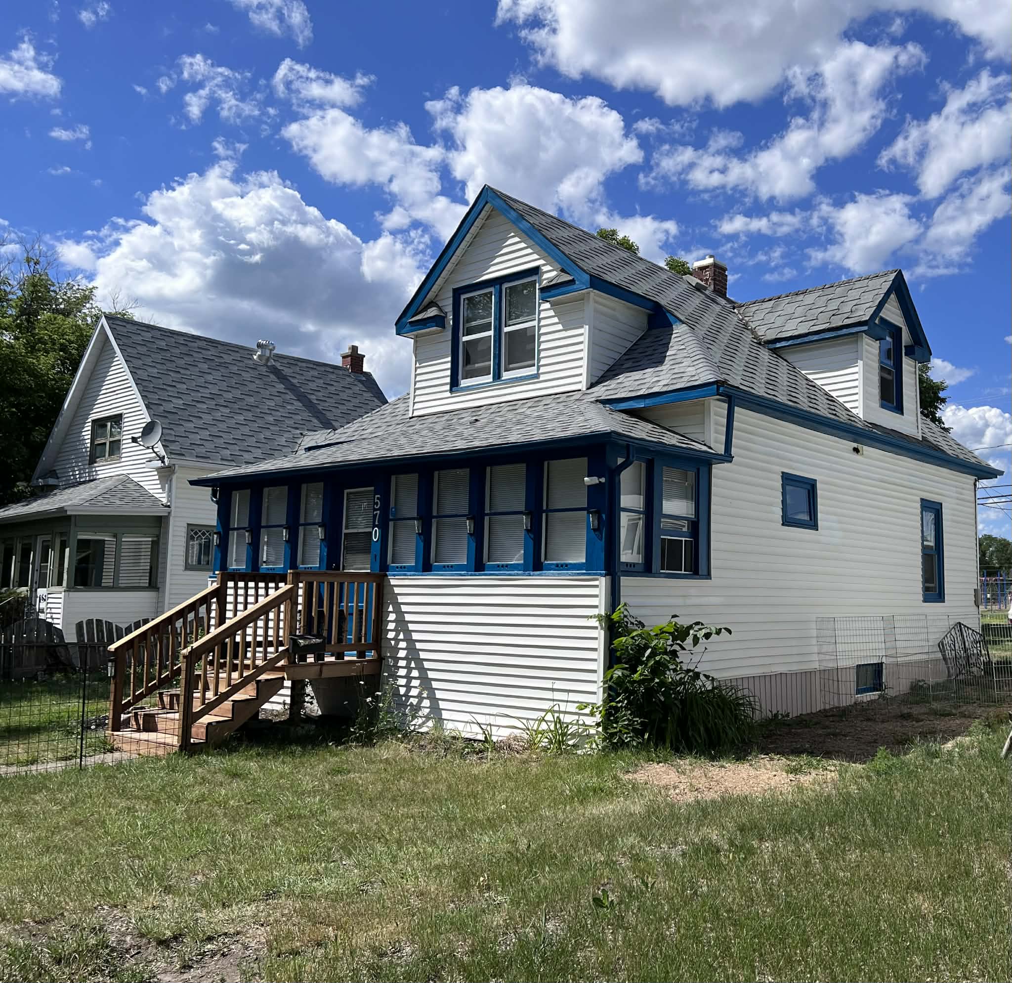 570 Ominica Street East